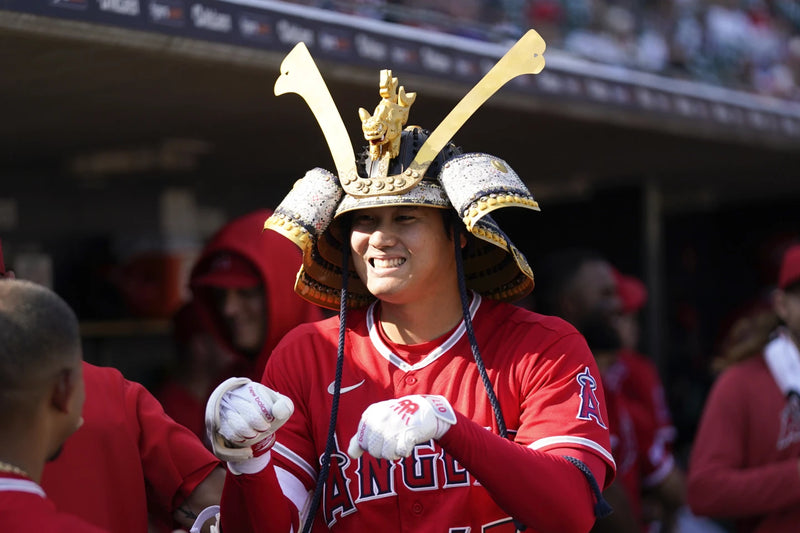 【Angels say they won’t trade Shohei Ohtani. He celebrates with a 1-hitter, 2 homers】